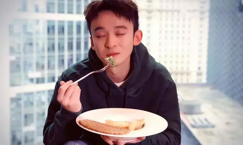 都说他含着娱乐圈金汤勺出生，董子健却说“我只是不愿说忧愁”