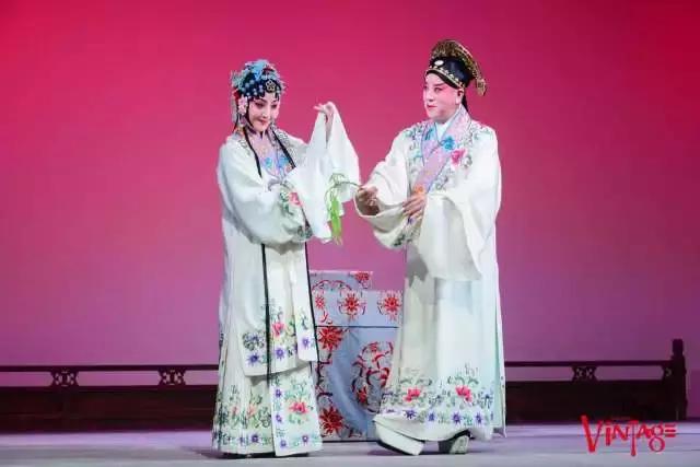 三生路上牡丹亭，灵河岸边红楼梦——《牡丹》之愉与《红楼》之悲