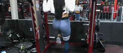 史密斯机半蹲负重主练哪里肌肉,史密斯龙门架做负重俯卧撑