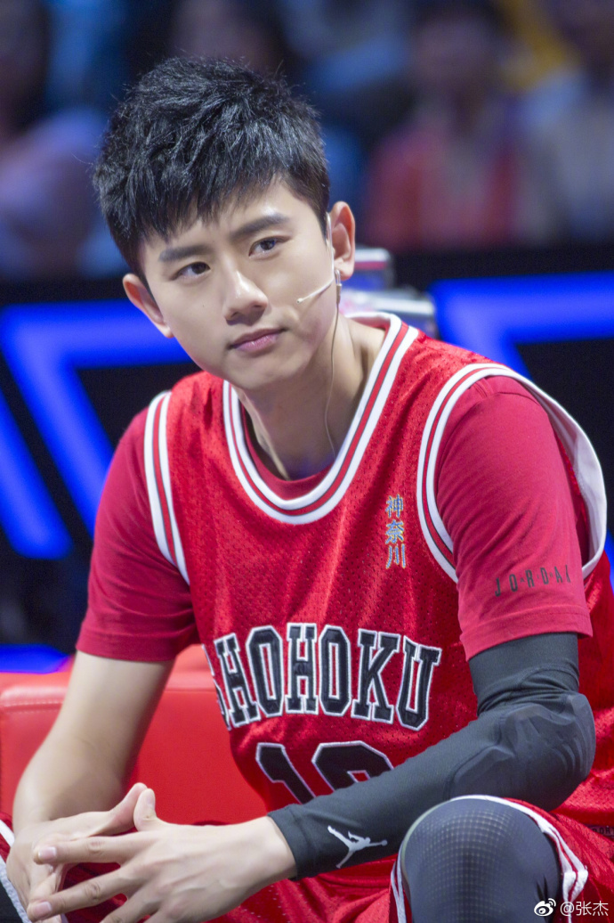 张杰说今天一起记录我的青春年华,听张杰的歌感慨青春