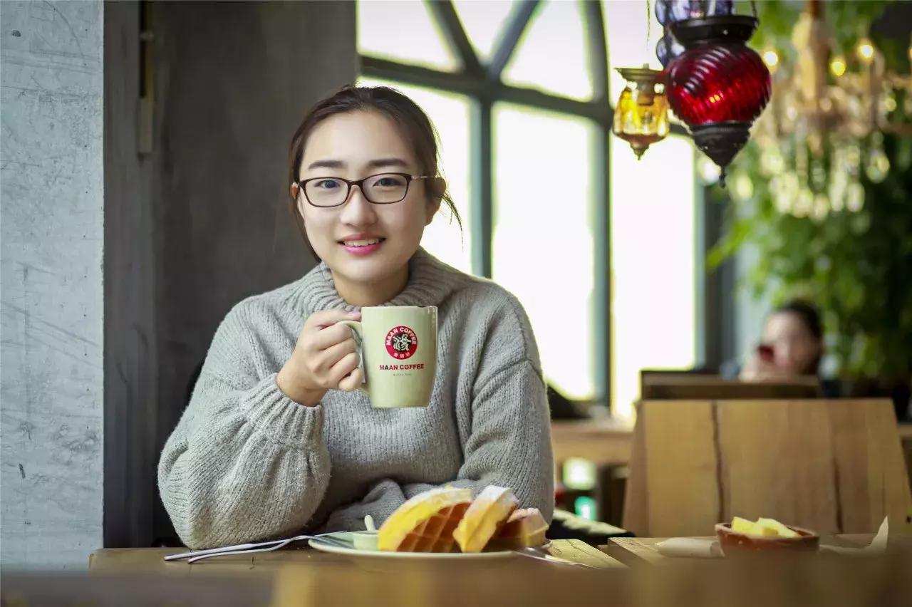 郑州耿直大妞美国开店,包下机舱,签了48个世界知名母婴品牌代理