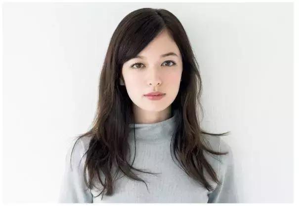 刘海尴尬期怎么扎简单好看,刘海长了尴尬期怎么办