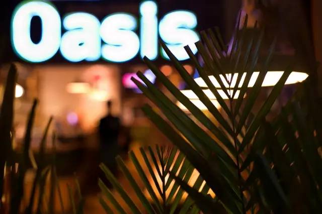 家附近居然藏着这么一家露天餐厅,市中隐藏的特色餐厅