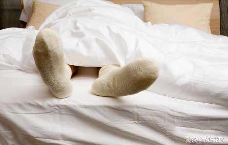 睡眠不足怎么消除黑眼圈,睡眠不足造成的黑眼圈怎么消除