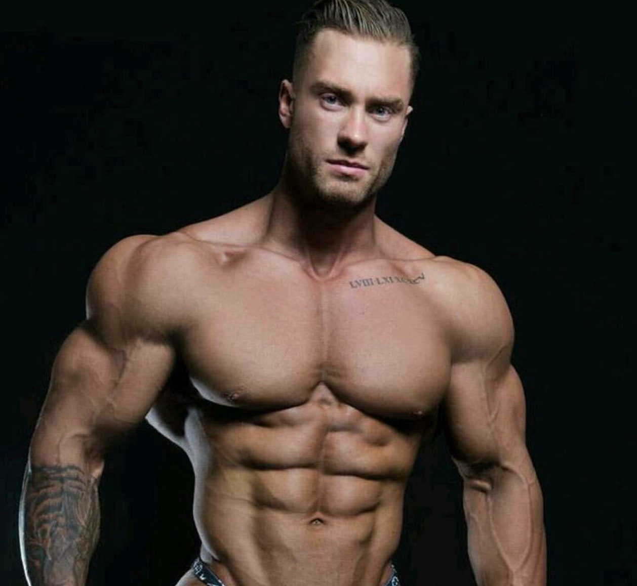 练胸肌哑铃只能卧推吗,练胸肌需不需要大重量