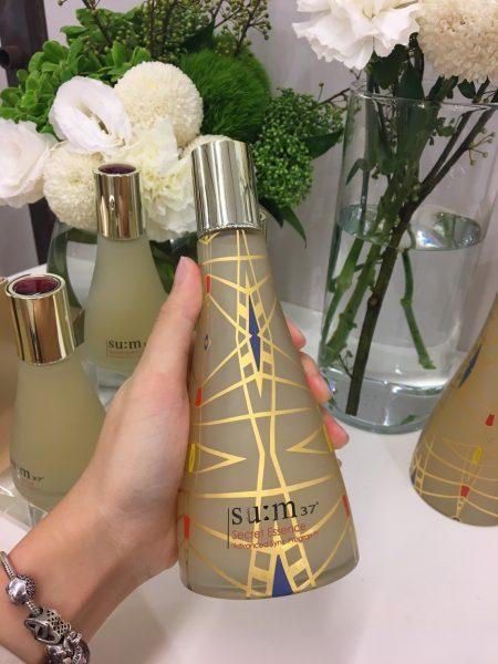 遭疯抢的六款好物,那些被老外疯抢的国货抗老精华