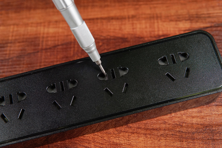 冬季电压不稳真的伤不起抗电涌插座守护电器安全