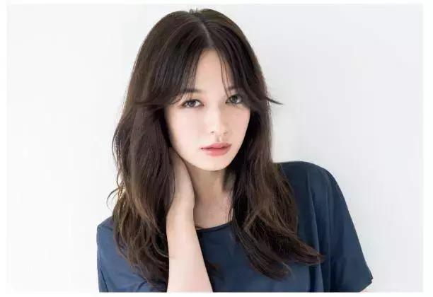 刘海尴尬期怎么扎简单好看,刘海长了尴尬期怎么办