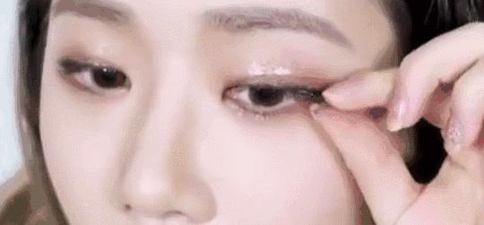 周冬雨单眼皮小眼睛怎么画眼妆,周冬雨同款眼妆教程