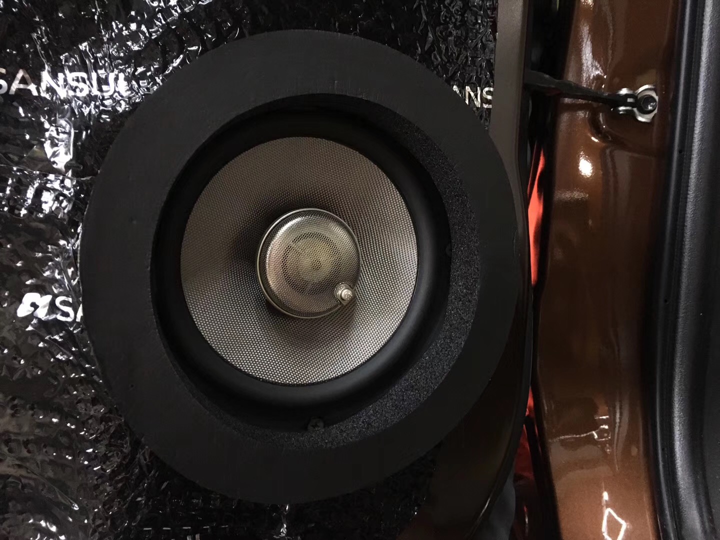 丰田rav4音响改装效果图,汕头星悦汽车音响改装隔音