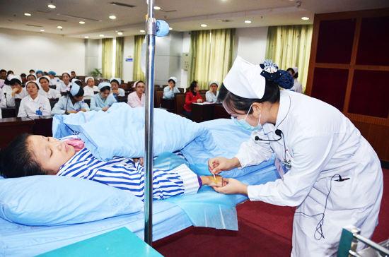 护士必读｜留置针回血时，是回抽还是推进？我来告诉你答案！