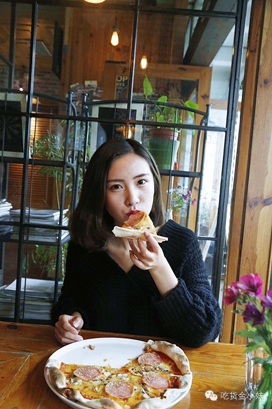 家附近居然藏着这么一家露天餐厅,市中隐藏的特色餐厅