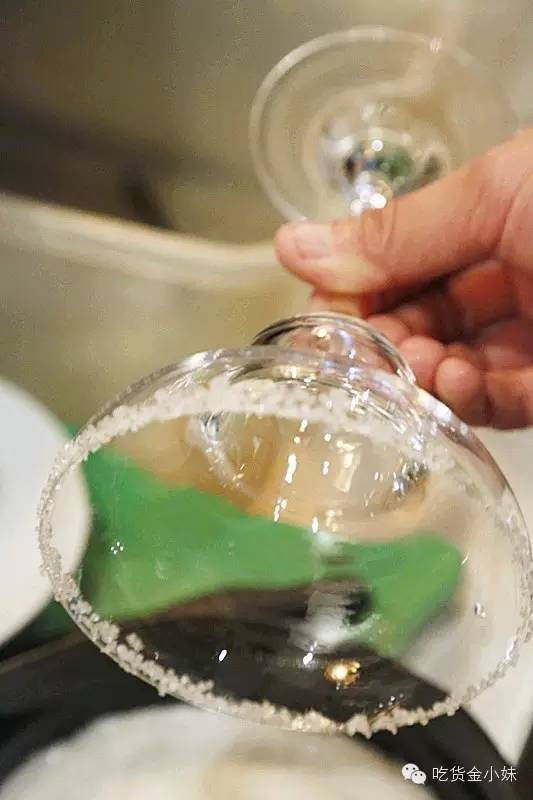 家附近居然藏着这么一家露天餐厅,市中隐藏的特色餐厅