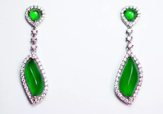 买翡翠看自然光,买翡翠用什么样的器具鉴别