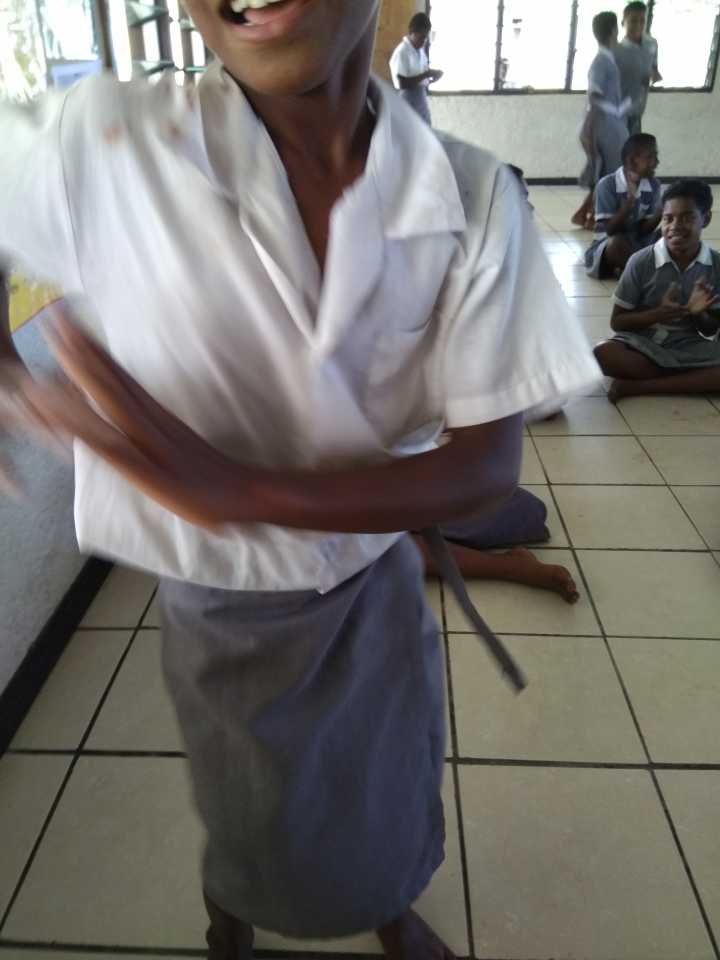 汤加和斐济哪个国家大,斐济国家主产什么