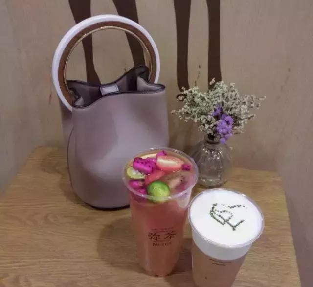 广州奶茶店被挤爆,奶茶店被挤爆