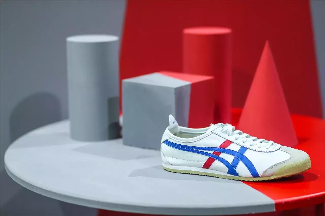什么样的经典鞋可以跨越半个世纪，让李小龙和李宇春纷纷买单