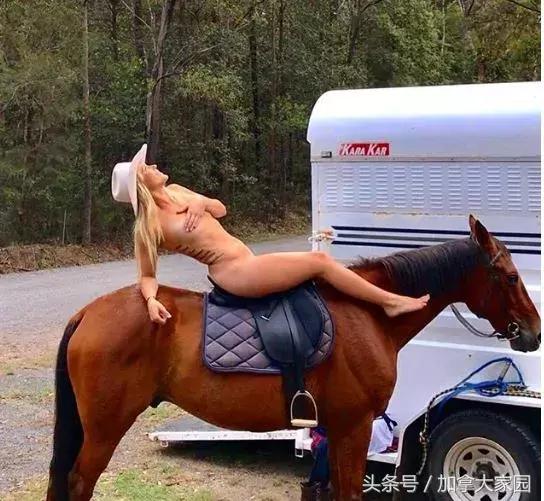 “劳动是最美的”！农民小哥农场“裸体庆丰收”火爆社交网络