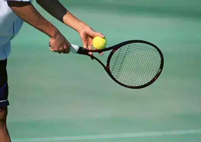 你对着手机流泪，你的爱豆汗流浃背