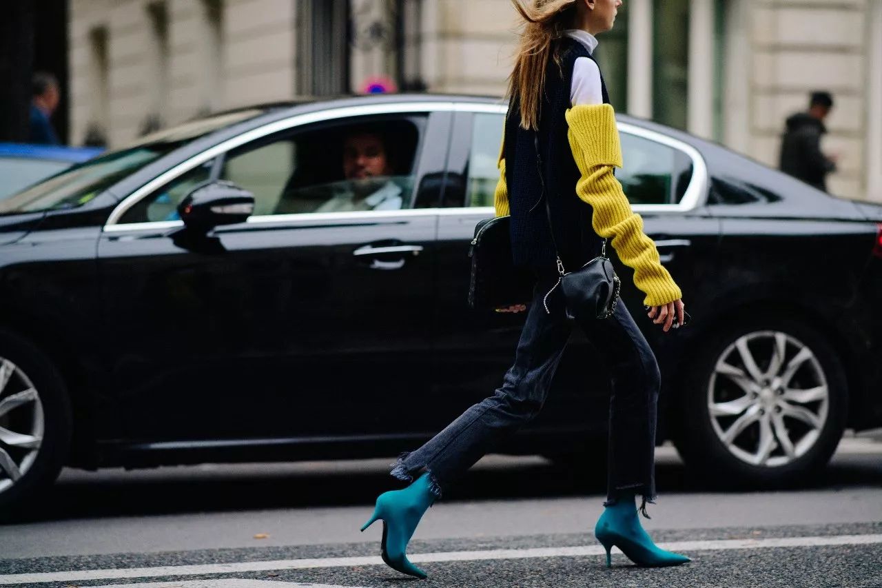 让人嫌弃的“奶奶袖套”火了,看何穗王子文碧昂斯如何袖你一脸!