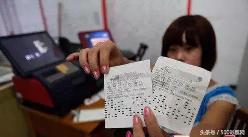 不合理：明明自己买彩票赔钱了！还要被迫交税？