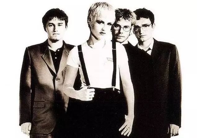 小红莓乐队主唱去世经典曲目回顾,小红莓去世的主唱