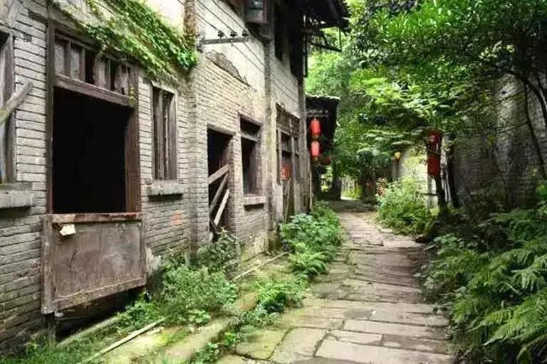 重庆旅游推荐四天三夜解放碑,重庆旅游攻略必去景点重庆解放碑