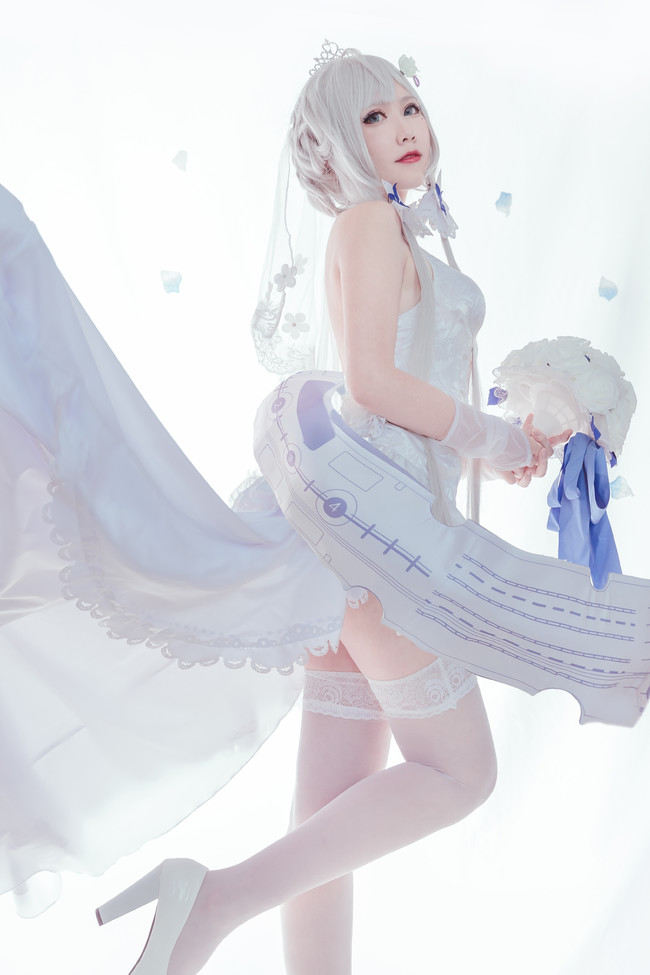 酥胸半露尽显*物尤**看美女是如何装扮COS迷倒众生