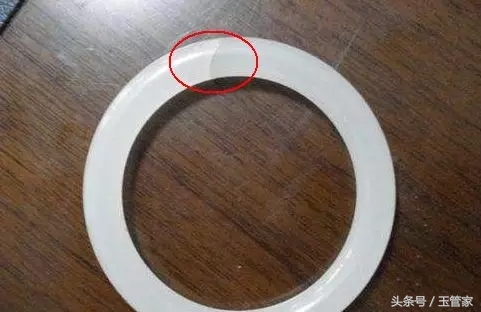 家传的血玉手镯有瑕疵是真的吗,家传玉镯去什么地方鉴定