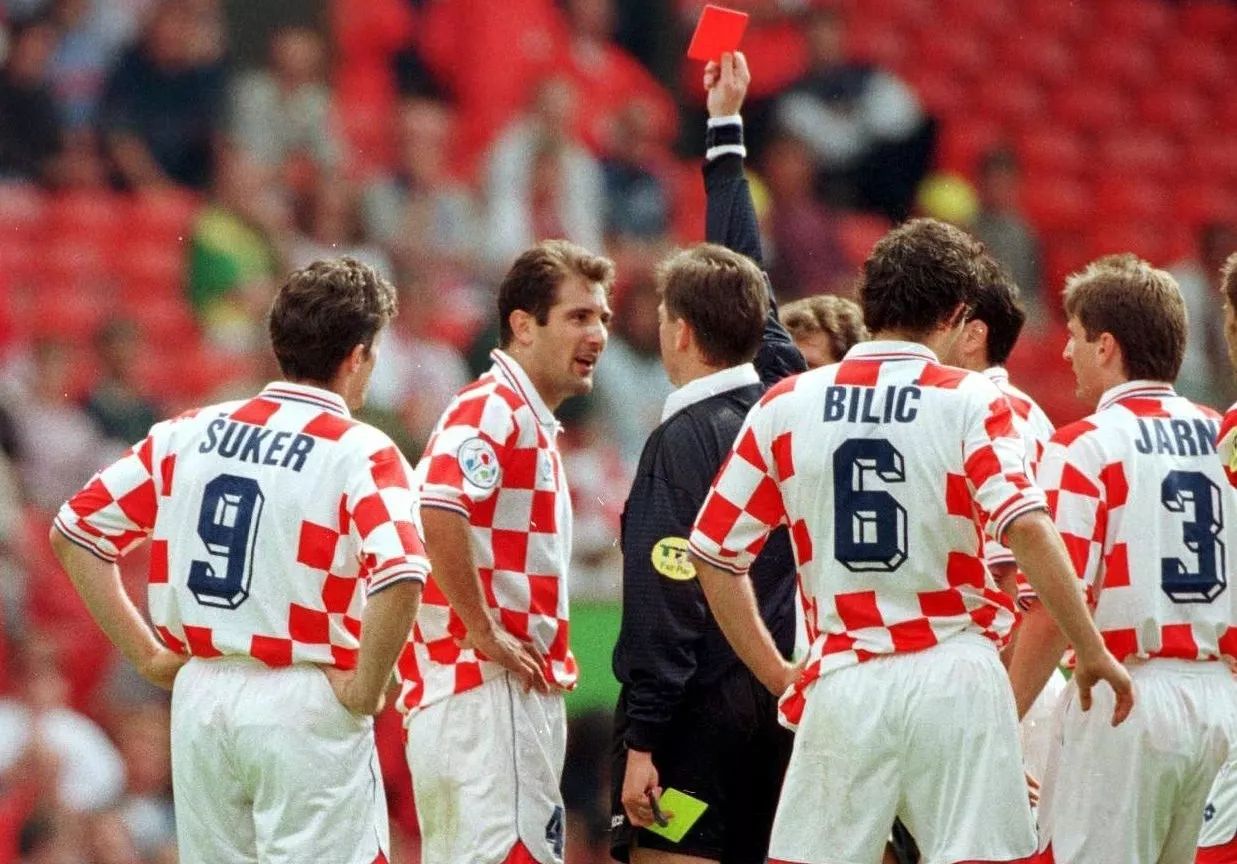 7年前他就呼吁重视足球外交：隐忍，只会被视作软弱可欺！