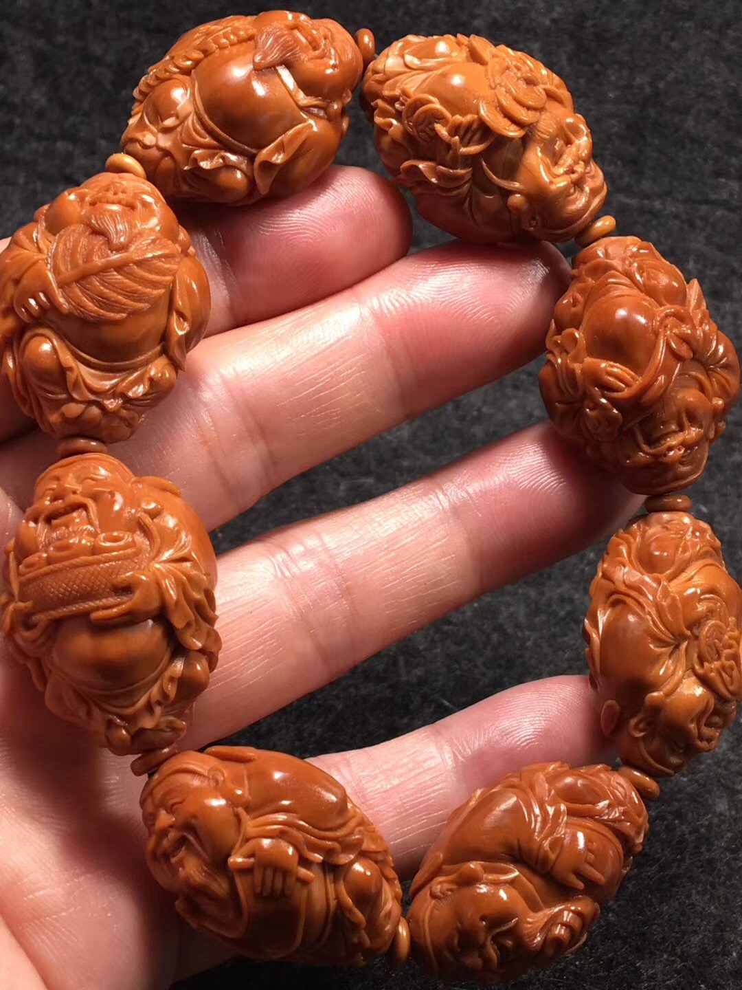 橄榄核雕的作品图片大全,橄榄核雕沈峰作品