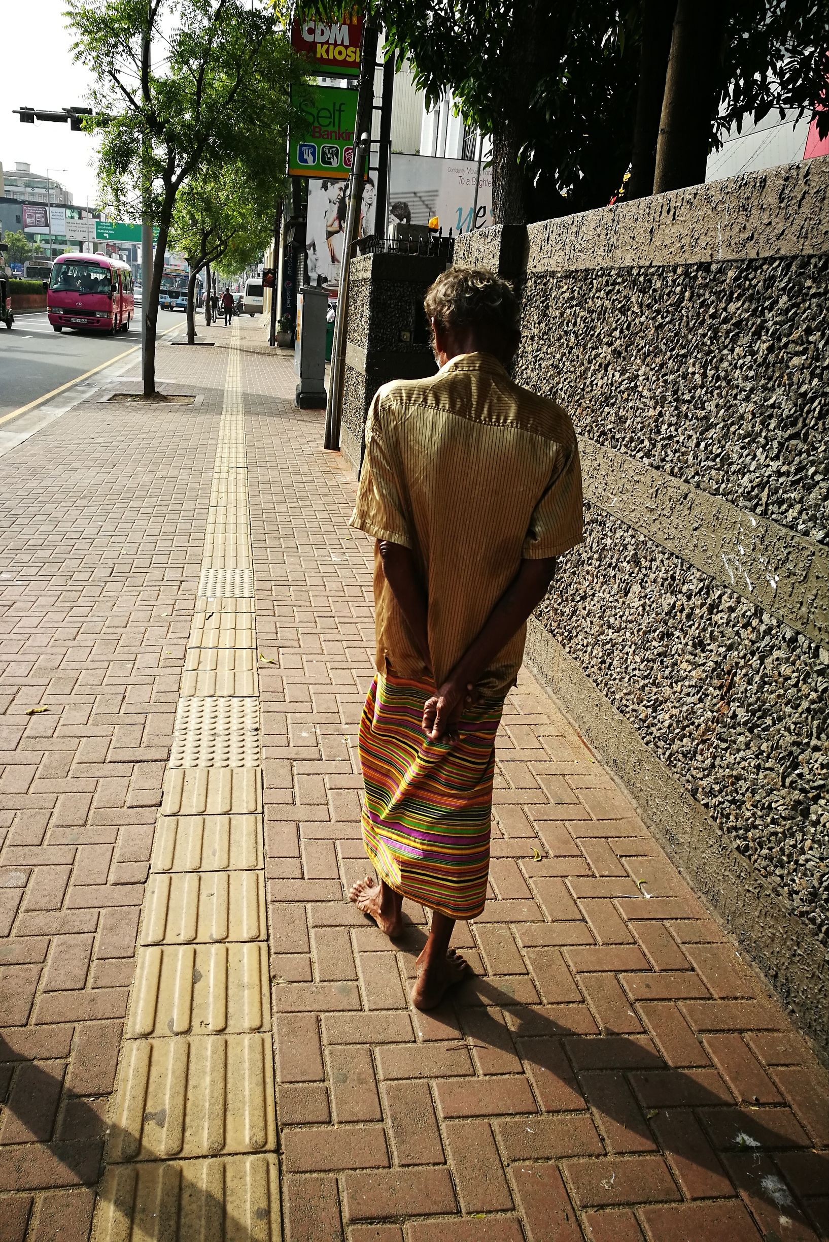 斯里兰卡服饰文化,卡塔尔民族服饰