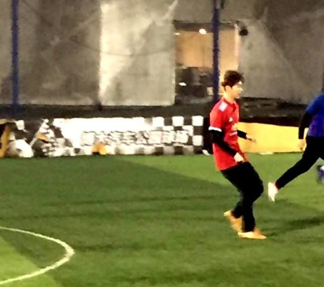 鹿晗自曝追女友关晓彤全过程,鹿晗关晓彤踢球