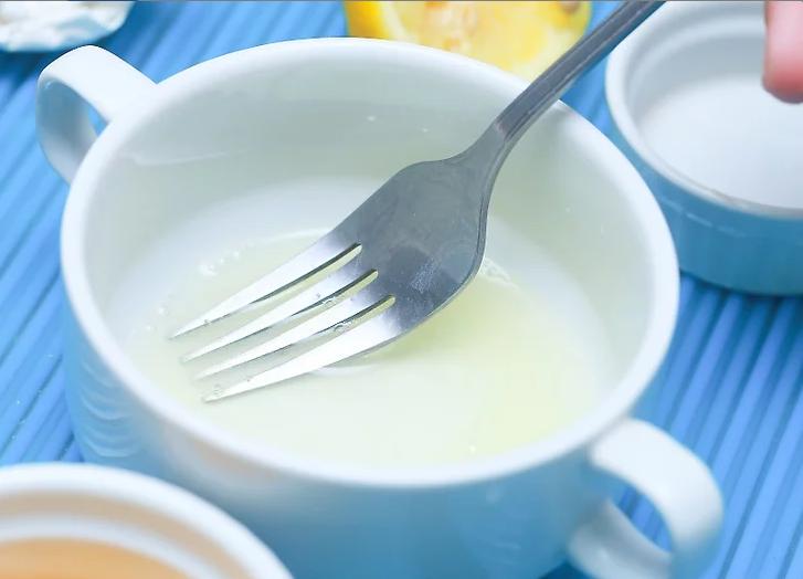 如何自制鸡蛋蜂蜜面膜,如何自制鸡蛋面膜