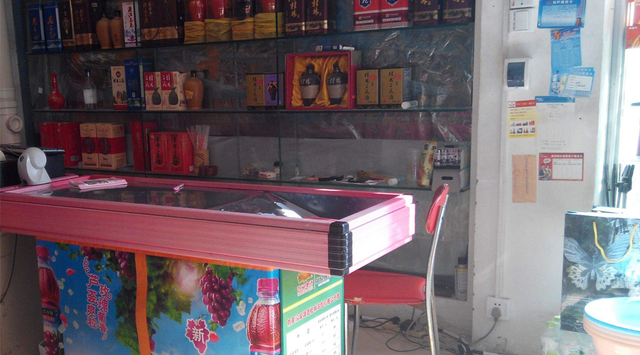 超市收银员一个月3000块钱,超市收银员2300