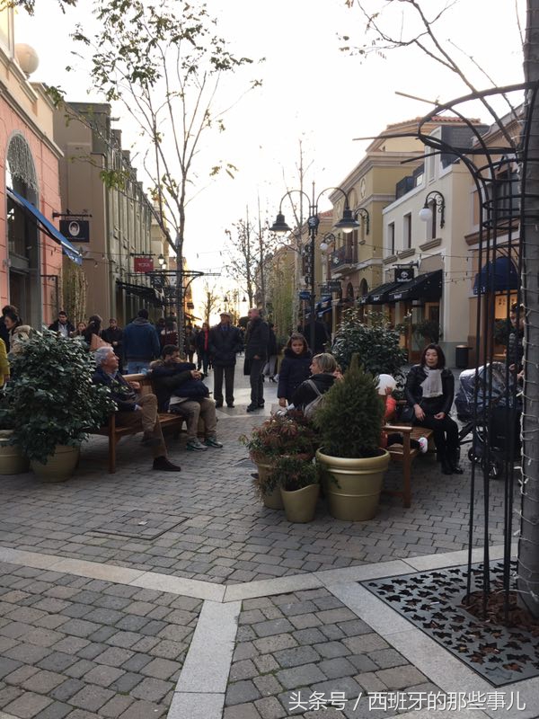 西班牙马德里购物村2018.1.20日实拍-很多世界大牌都有折扣