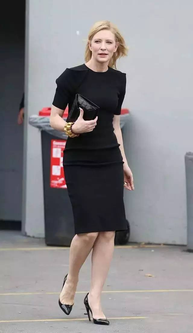 有哪些好看的小黑裙,小众又有设计感夏天必备小黑裙