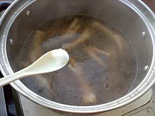 无骨鸡爪爆款榜第一,无骨黑鸡爪超脆