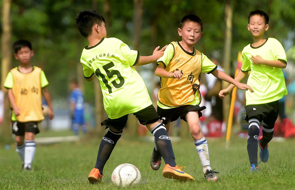 中俄青少年足球友谊赛大庆,中俄拔河比赛少年完整版