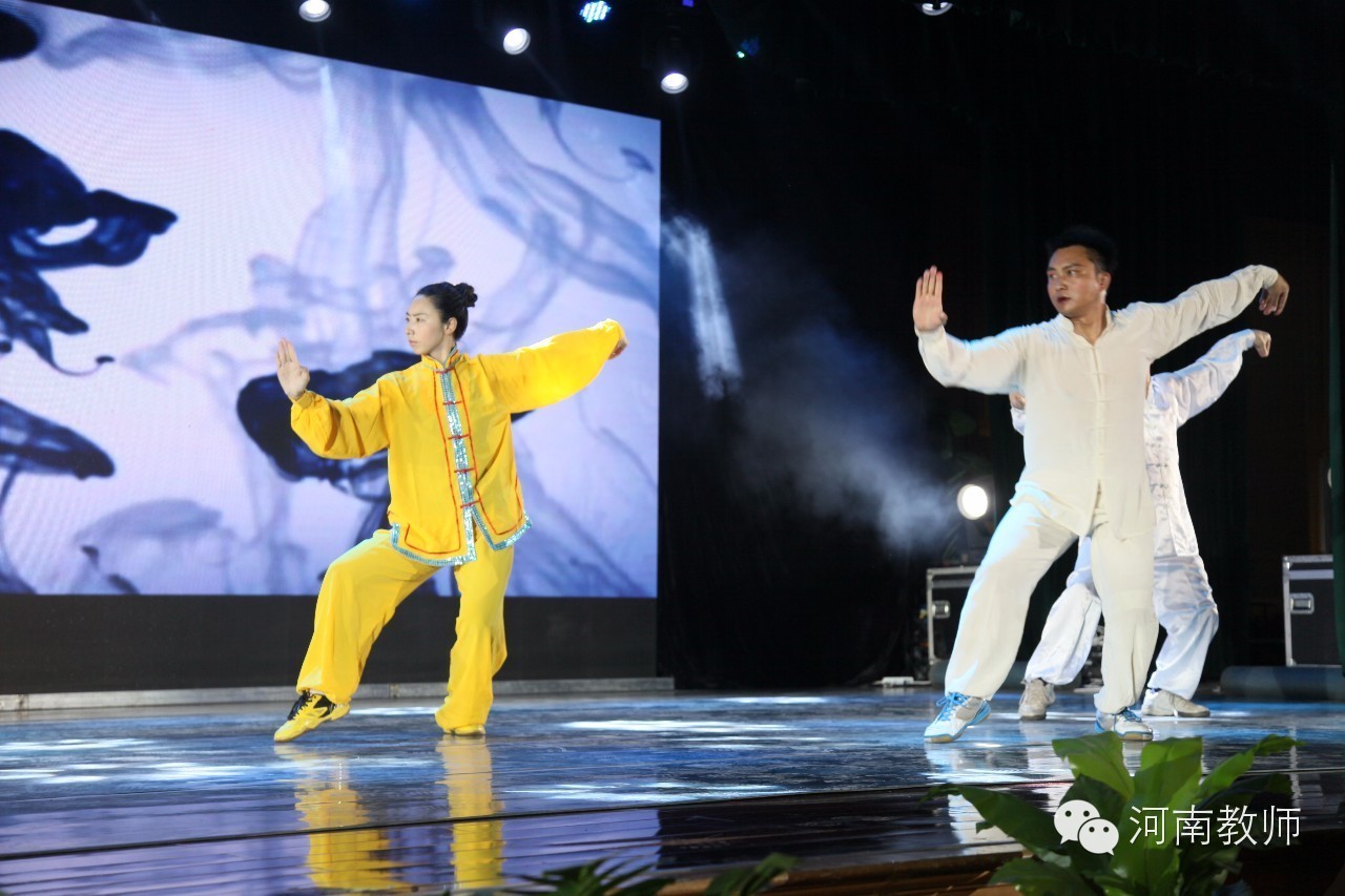 实验学校晚会完整版视频,实验中学晚会视频完整版