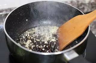 无骨鸡爪爆款榜第一,无骨黑鸡爪超脆