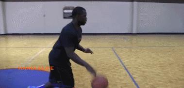 教你行进间实用的突破技术！过人犹如过浩瀚大海！