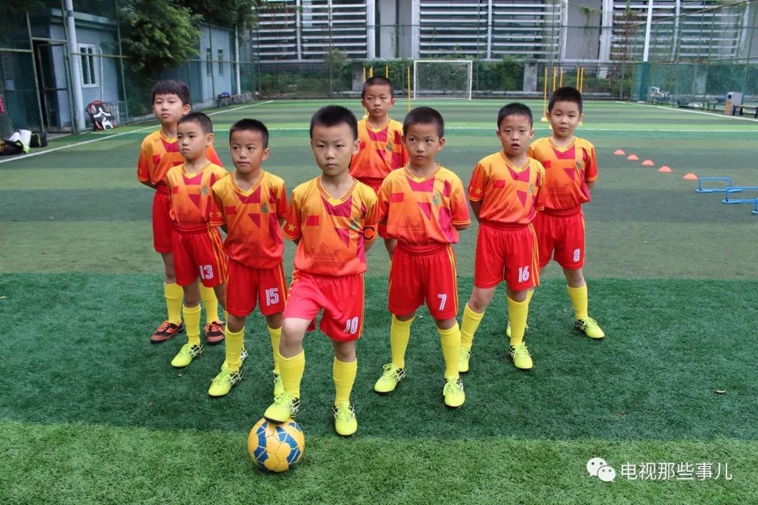 无足球不精彩,无球赛不青春