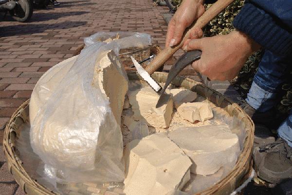 深度解密！湖北一贫困县城儿时爱吃的“打糖”，流行用胶鞋底来换