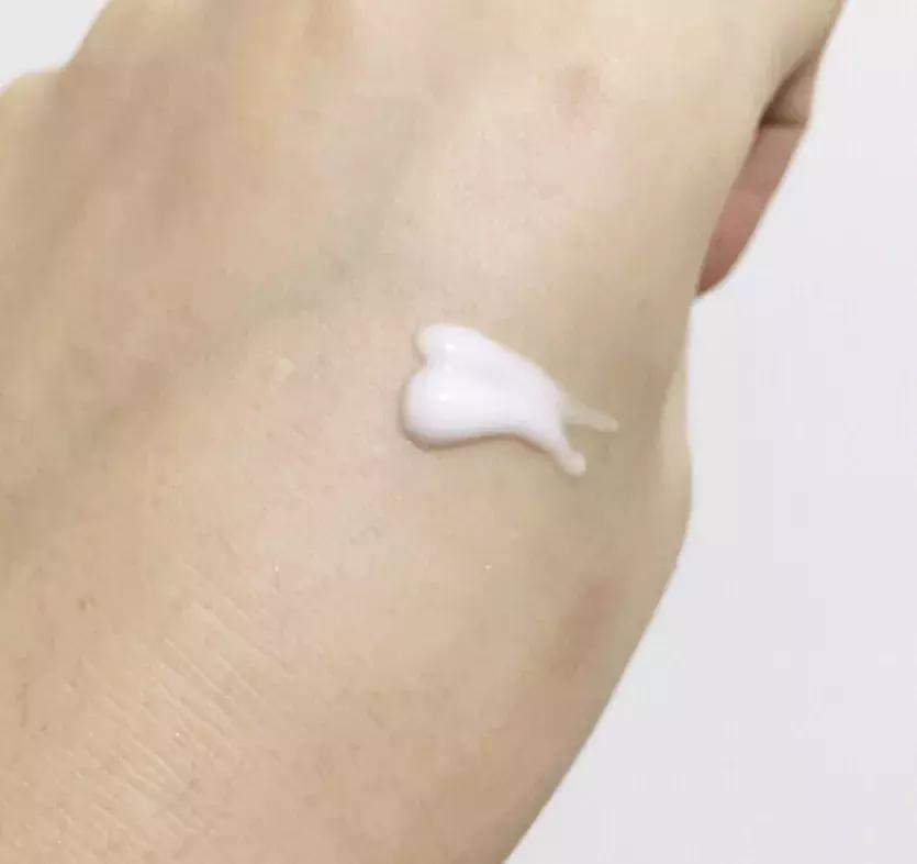 感觉脸上有痘痘但是不明显怎么办,脸上痘痘又爆发