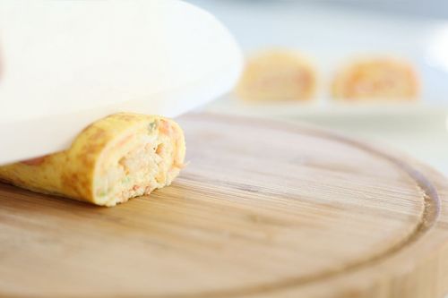 宝宝番茄鸡蛋卷制作,宝宝辅食鸡蛋卷做法