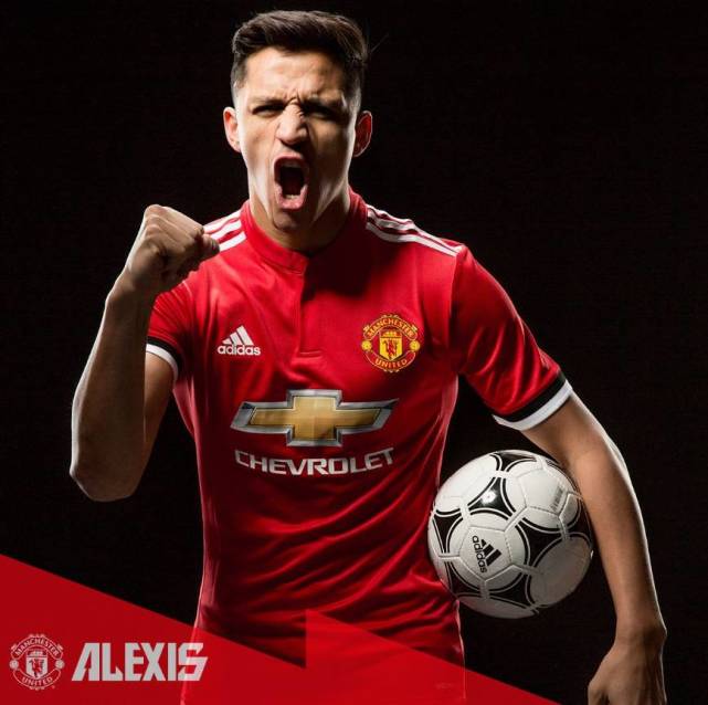 桑切斯穿着紧身白色连衣裙,桑切斯穿鲨鱼裤