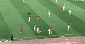 中国对卡塔尔争议判罚,中国vs卡塔尔失误主要原因