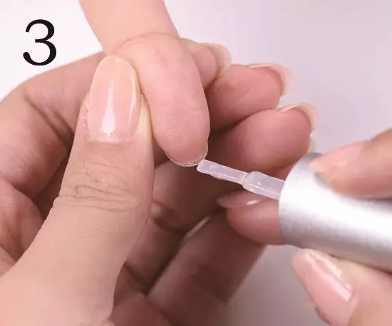 美甲教程步骤甲油胶涂法,如何自己用甲油胶做美甲
