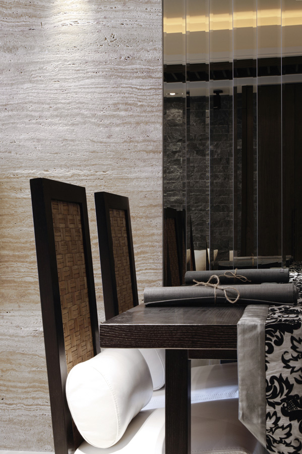 总是吹嘘自己刚装修只花了4万块朋友调侃说出租房都比我家好看